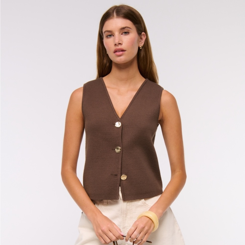 Abercrombie LuxeLoft V-Neck Vest - Picture 4 of 8